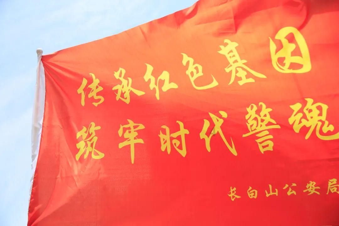 爱上打游戏还成了野王,儿子回应59岁父亲玩游戏走红:每天都玩!